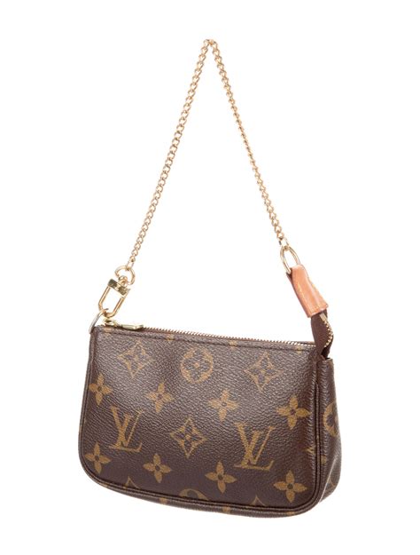lv pochette price
